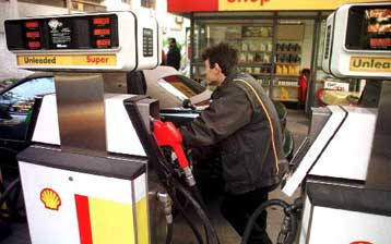 Νέες μεγάλες αυξήσεις στη βενζίνη από τα μεσάνυχτα της Τετάρτης