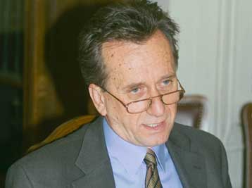 Δεν θα υποκύψουμε σε πιέσεις για αυξήσεις, λέει ο Γ.Δρυς