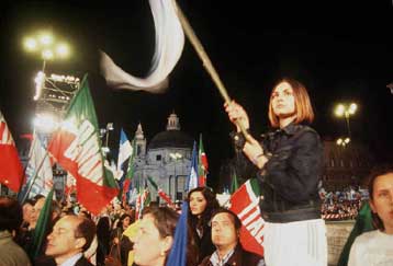 Μπροστά πάντα ο Μπερλουσκόνι σε Βουλή των Αντιπροσώπων και Γερουσία