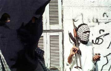 Νεκροί από ισραηλινά πυρά πέντε Παλαιστίνιοι αστυνομικοί στη Δ.Όχθη