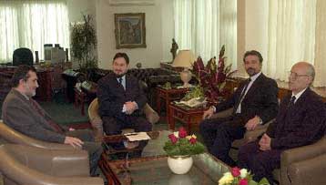 Εγκρίθηκε από τη Βουλή της ΠΓΔΜ η κυβέρνηση εθνικής ενότητας