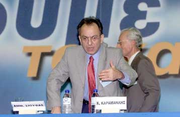 Βολές Σιούφα και Πετραλιά σε κυβέρνηση και Σημίτη για το ασφαλιστικό