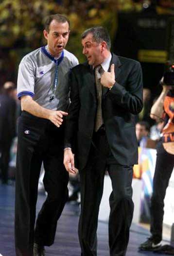 Ο διαιτητής ήταν στημένος από τη συμμορία που λέγεται FIBA, λέει ο Θ.Γιαννακόπουλος