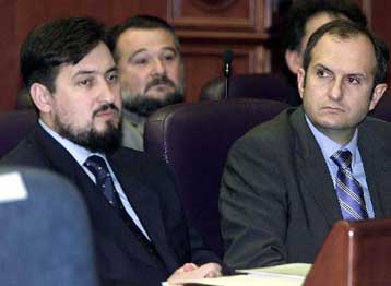 Ξαφνική εμπλοκή; Διακόπηκε προσωρινά ύστερα από αίτημα των Αλβανών η συνεδρίαση στη Βουλή της ΠΓΔΜ