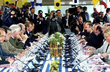 Αμυντική πολιτική και διακίνηση προσώπων εξετάζουν οι υπουργοί της ΕΕ