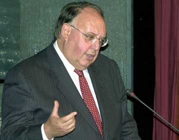 Το ΠΑΣΟΚ διανύει δύσκολη περίοδο, εκτιμούν κυβερνητικά στελέχη