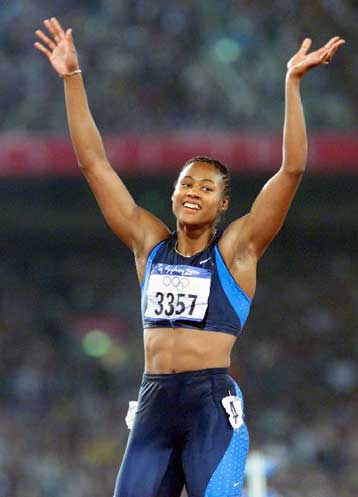 11.12 για τη Μάριον Τζόουνς στο πρώτο κατοστάρι της περιόδου