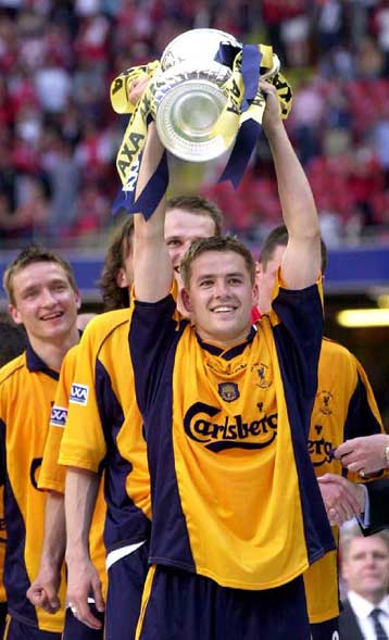 Θέλουμε και το Κύπελλο UEFA, τονίζει ο Όουεν