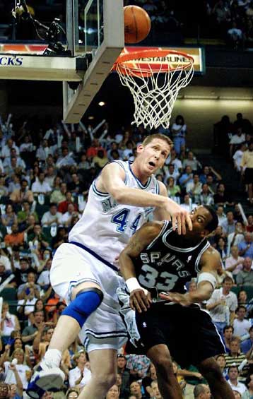 Οι Μάβερικς κέρδισαν τους Σπερς και μείωσαν σε 3-1