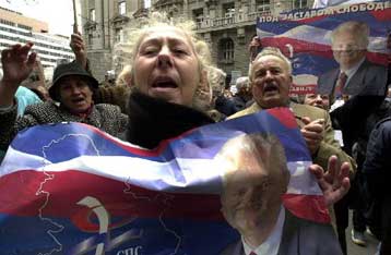 Για νέο νόμο που θα επιτρέψει την παράδοση Μιλόσεβιτς στο ICTY έκανε λόγο ο Β.Κοστούνιτσα