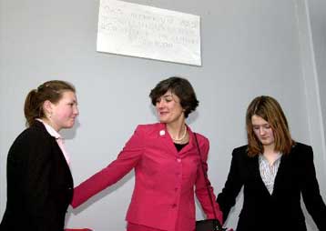 Χρήματα από την κυβέρνηση στις οικογένειες Σόντερς, Περατικού