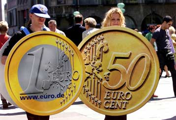 Την Τρίτη εξετάζεται η απορρόφηση του ευρώ από την ελληνική οικονομία