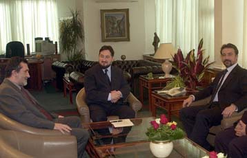 Ικανοποίηση από ΗΠΑ και ΕΕ για τις πολιτικές εξελίξεις στα Σκόπια