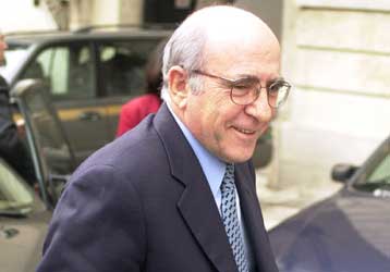 Για έλλειψη σοβαρότητας κατηγόρησε τον Κ.Σημίτη ο πρώην υπουργός Παιδείας