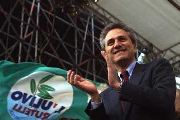 Μπερλουσκόνι και Ρουτέλι μετρούν αντίστροφα το χρόνο για τη μάχη των εκλογών