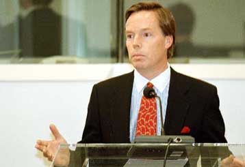 Οι ΗΠΑ βοήθησαν στην αποδυνάμωση των κομμουνιστών, δήλωσε ο Αμερικανός πρέσβης