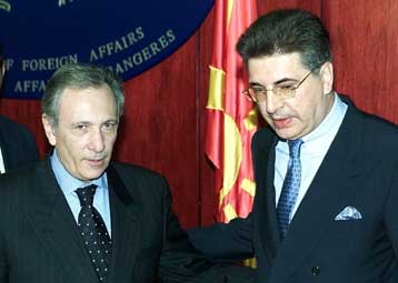 Την ανάγκη σεβασμού της εθνικής κυριαρχίας της ΠΓΔΜ εξέφρασε ο Τζεμ