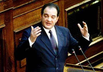 «Έχετε χάσει κάθε έλεγχο κ. Σημίτη» η απάντηση του Καραμανλή στον πρωθυπουργό