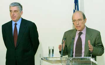 Σε τέσσερις άξονες η πρόταση Σημίτη για  το ασφαλιστικό