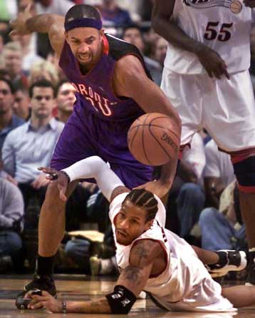 Η Φιλαδέλφεια 1-1 με το Τορόντο, το Σαν Αντόνιο 3-0 το Ντάλας