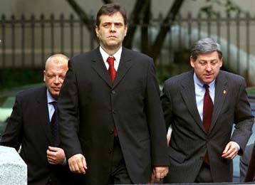Ο Μπους χαιρέτισε τις αλλαγές στο Βελιγράδι με αναφορά στο «αγκάθι» Μιλόσεβιτς