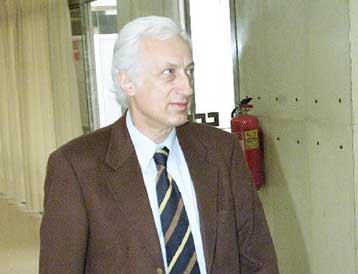 Διευκρινίσεις Σταθόπουλου για τα συμβόλαια των δικηγόρων