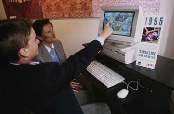 «Σκουλήκι» επιτίθεται σε διακομιστές με Solaris ή IIS