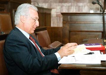 Συμβιβάστηκε ο υπουργός Δικαιοσύνης για τα όρια παράστασης των δικηγόρων