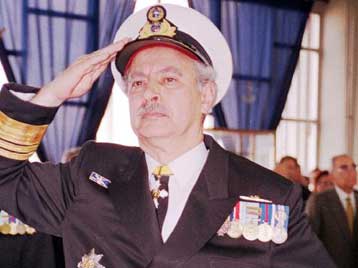 Η Τουρκία αρνείται τη μετάβαση του αρχηγού ΓΕΝ στη βάση Αξάζ