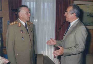 Συνάντηση του ΥΦΕΘΑ με τον επικεφαλής των ρουμανικών Ενόπλων Δυνάμεων