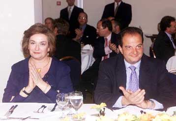 Αμεση κατάπαυση του πυρός στα Σκόπια ζητά ο Καραμανλής