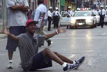 Απαγγέλθηκε επισήμως κατηγορία κατά αστυνομικού για το θάνατο μαύρου