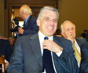 Βελτιωμένες οι οικονομικές επιδόσεις της χώρας, τόνισε ο ΥΠΕΘΟ