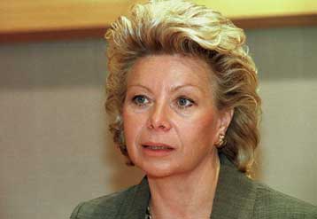 Πρόταση Ρέντινγκ για τη χρήση πέραν των δύο γλωσσών στις χώρες τις ΕΕ