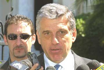 Σκληρή απάντηση Παπαντωνίου στις αιτιάσεις Καραμανλή για το ασφαλιστικό