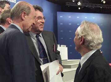 Δεν υπάρχουν έτοιμες λύσεις στην ασφαλιστική μεταρρύθμιση, τόνισε ο ΥΠΕΘΑ