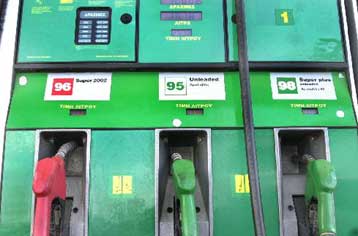 Μεγάλες αυξήσεις στη βενζίνη από τα μεσάνυχτα της Τετάρτης