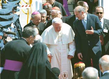 Ικανοποιημένος ο Παπανδρέου από την επίσκεψη του ποντίφικα