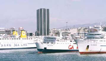 Με μηχανικό πρόβλημα έφτασε στον Πειραιά το High Speed 3