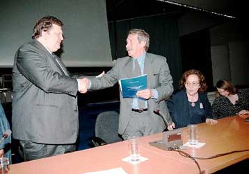 25 εκατ. δρχ. ετησίως στο Σωματείο Φίλων του Ιδρύματος Μελίνα Μερκούρη