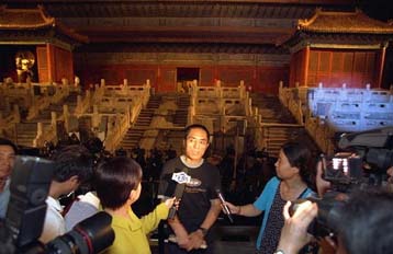 <I>Σήκωσε τα κόκκινα φανάρια</I> ως μπαλέτο σε θέατρο του Πεκίνου