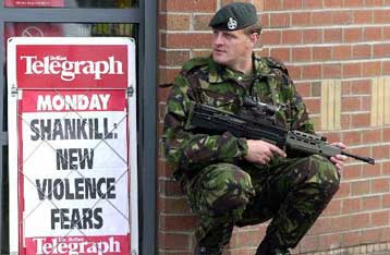 Ένα μωρό 11 εβδομάδων τραυματίστηκε από βομβιστική επίθεση στη Β.Ιρλανδία