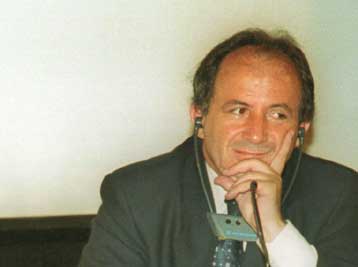 Ούτε ένα βήμα πίσω στο ασφαλιστικό, προειδοποιεί ο Πολυζωγόπουλος