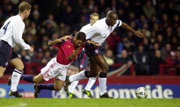 Ημερομίσθιο 7,8 εκατομμυρίων δραχμών δίνει η Μπαρτσελόνα στον Κάμπελ