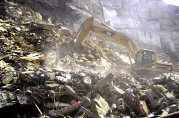 Τους 74 έφτασαν οι νεκροί από την κατάρρευση πολυκατοικίας στην Κίνα