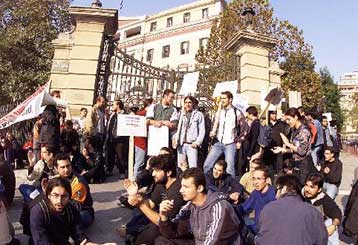 Κλείνουν το ΑΠΘ οι φοιτητές στις 9 και 17 Μαΐου