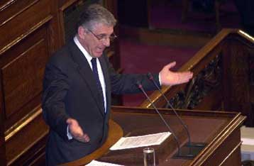 Επαρκής η κάλυψη της πρότασης μομφής κατά Παπαντωνίου, υποστηρίζει η κρατική τηλεόραση