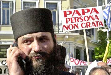 Θα υποδεχτούμε με χαρά και τιμές τον ποντίφικα, δήλωσε ο υπουργός Τύπου