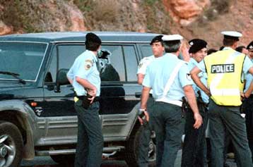 Συνέχεια στο σίριαλ Γρηγοράκου; Νεκρή 49χρονη Αγγλίδα από έκρηξη βόμβας στη Βούλα