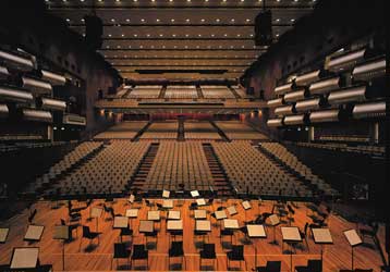 Το Royal Festival Hall του Λονδίνου γιορτάζει τα 50 του χρόνια